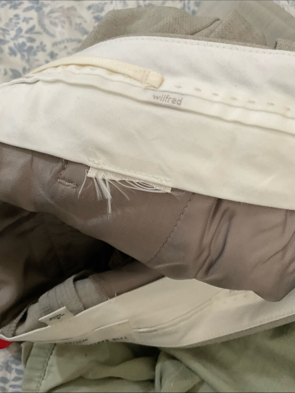 Aritzia
$148
The Effortless Pant™ - Crepette™ - Picture 12 of 13